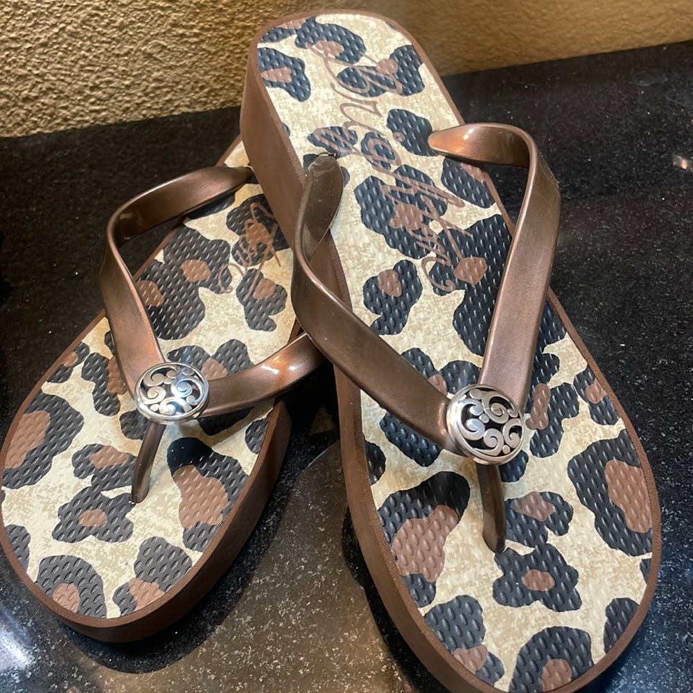 Brighton leopard flip flops size 7